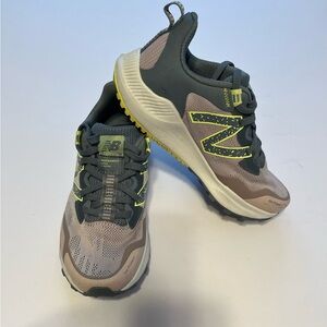 New Balance Women's Comfort  Nitrel Trail Running Shoes Size 6 Grey Pink